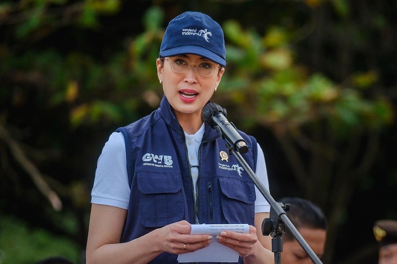 Menpar Tegaskan Kebersihan Laut Kunci Daya Saing Pariwisata Indonesia 