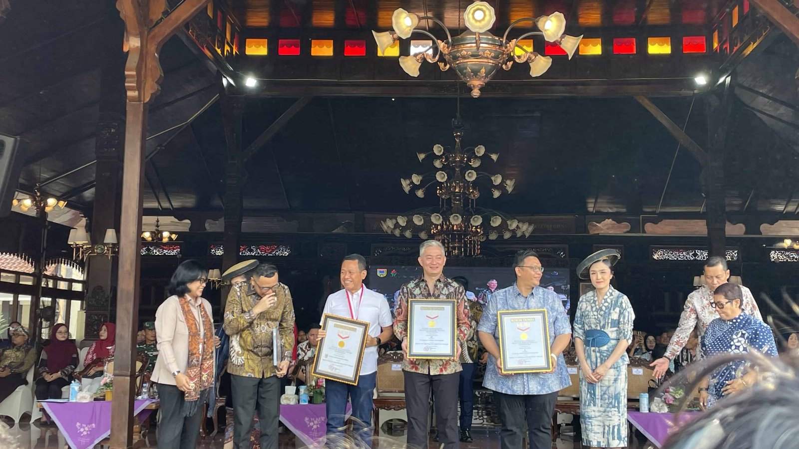 Pagelaran Pemecahan Rekor MURI Tari Lajur Caping Kalo di Kudus