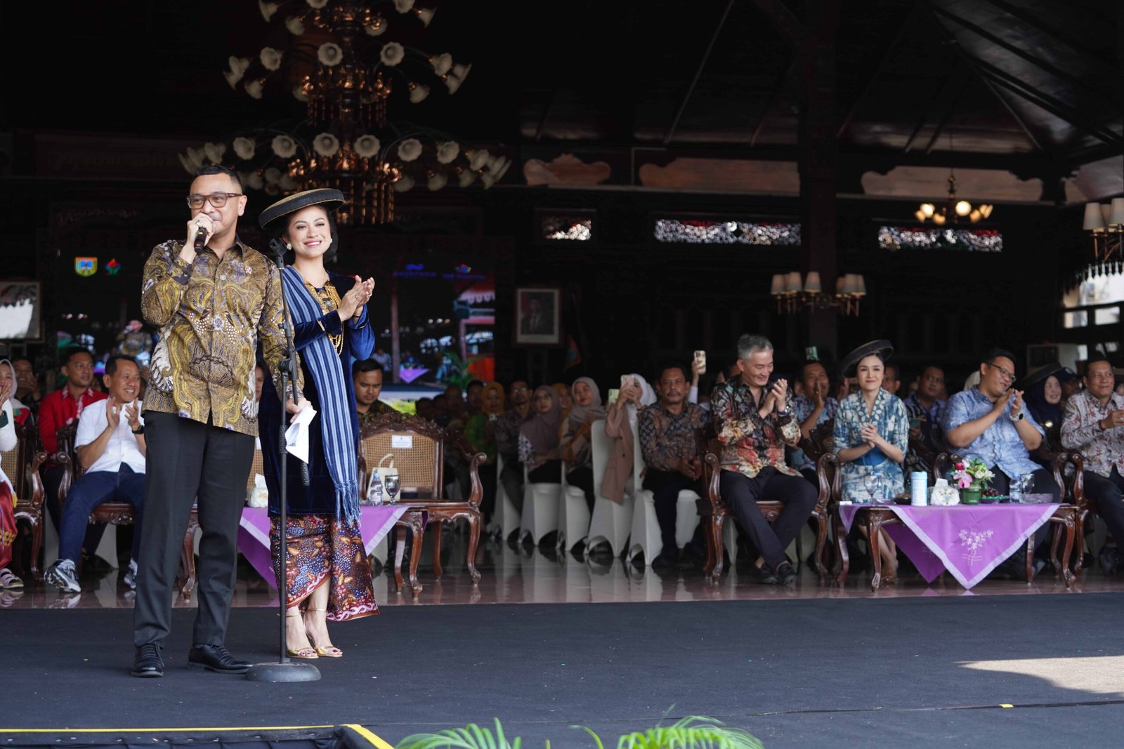 Wakil Menteri Kebudayaan Giring Ganesha menghadiri pagelaran Tari Lajur Caping Kalo